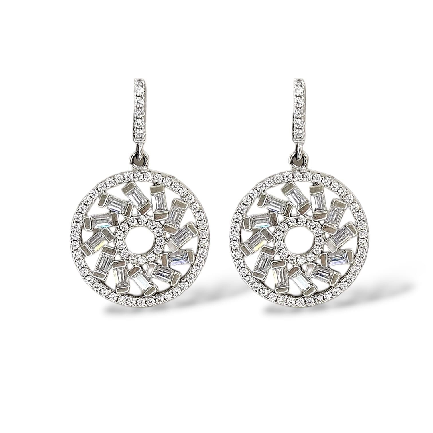 Pırlanta Montörlü Sallantılı Gümüş Küpe