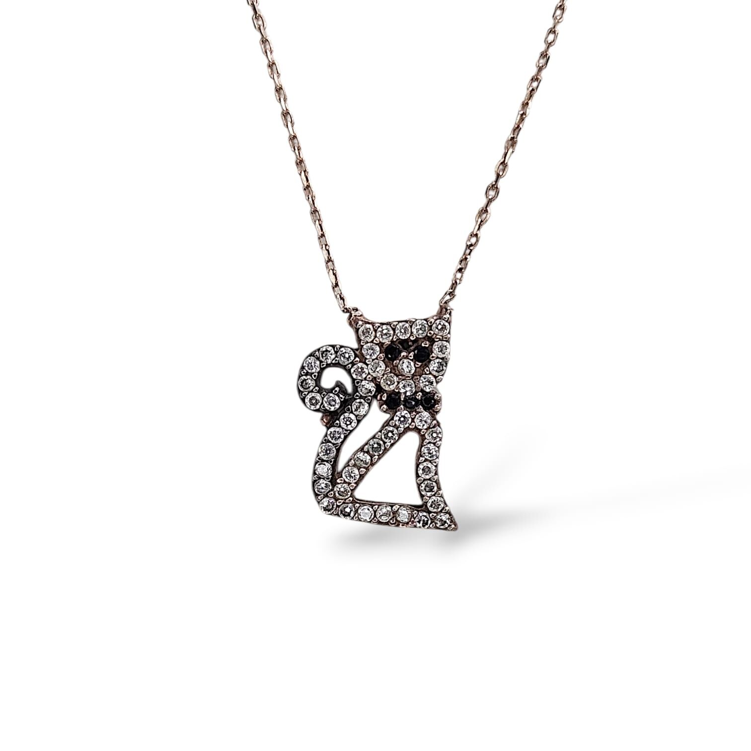 Papyonlu Kedi Figürlü Gümüş Kolye