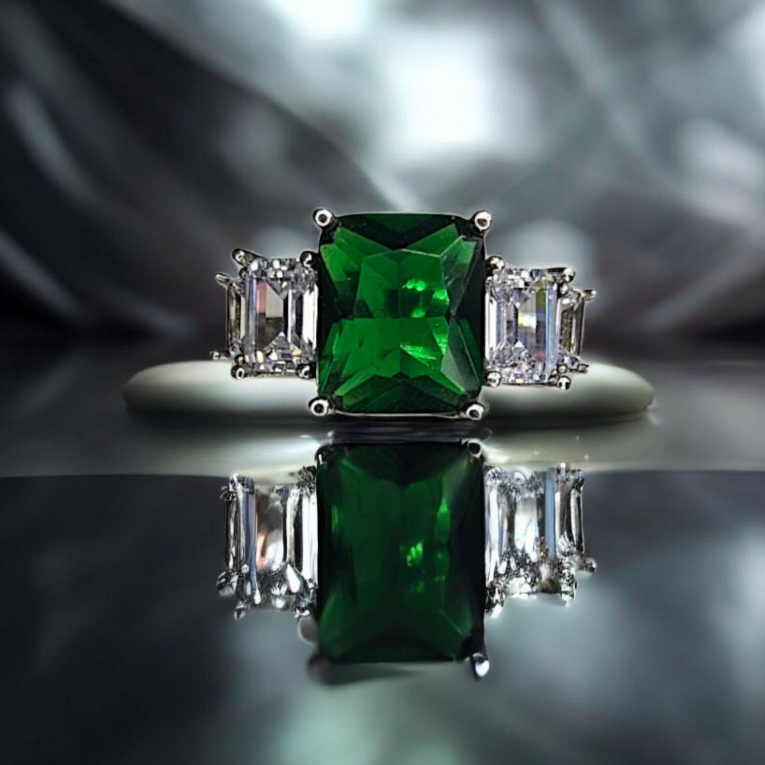 5 Taş Elmas Kesim Zümrüt Renk Gümüş Yüzük