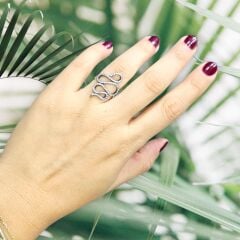 Yılan Form Siyah Detaylı Taşlı Gümüş Yüzük