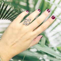 Yılan Form Siyah Detaylı Taşlı Gümüş Yüzük